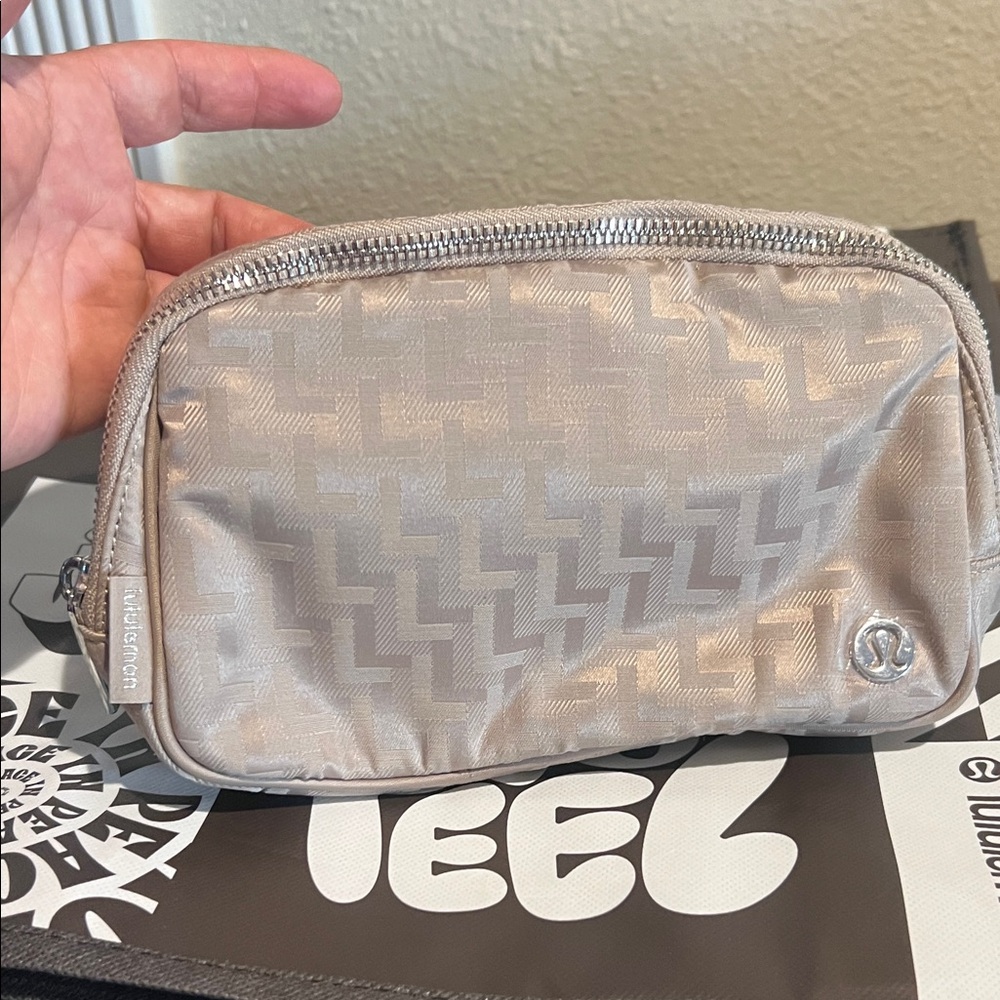 Lululemon Athletica everywhere Belt Bag L monogram jacquard